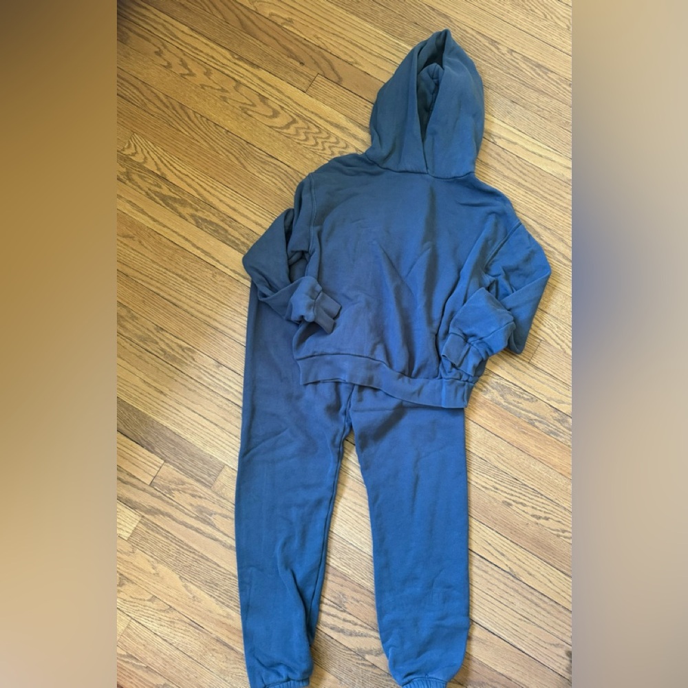 Perfectwhitetee. Hoodie and Jogger Set - size small - worn a few times, so cozy